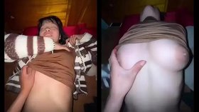 ⁣Cặp vú con bạn ngon quá đến tháng anh cũng đè ra chịch vượt đèn đỏ luôn